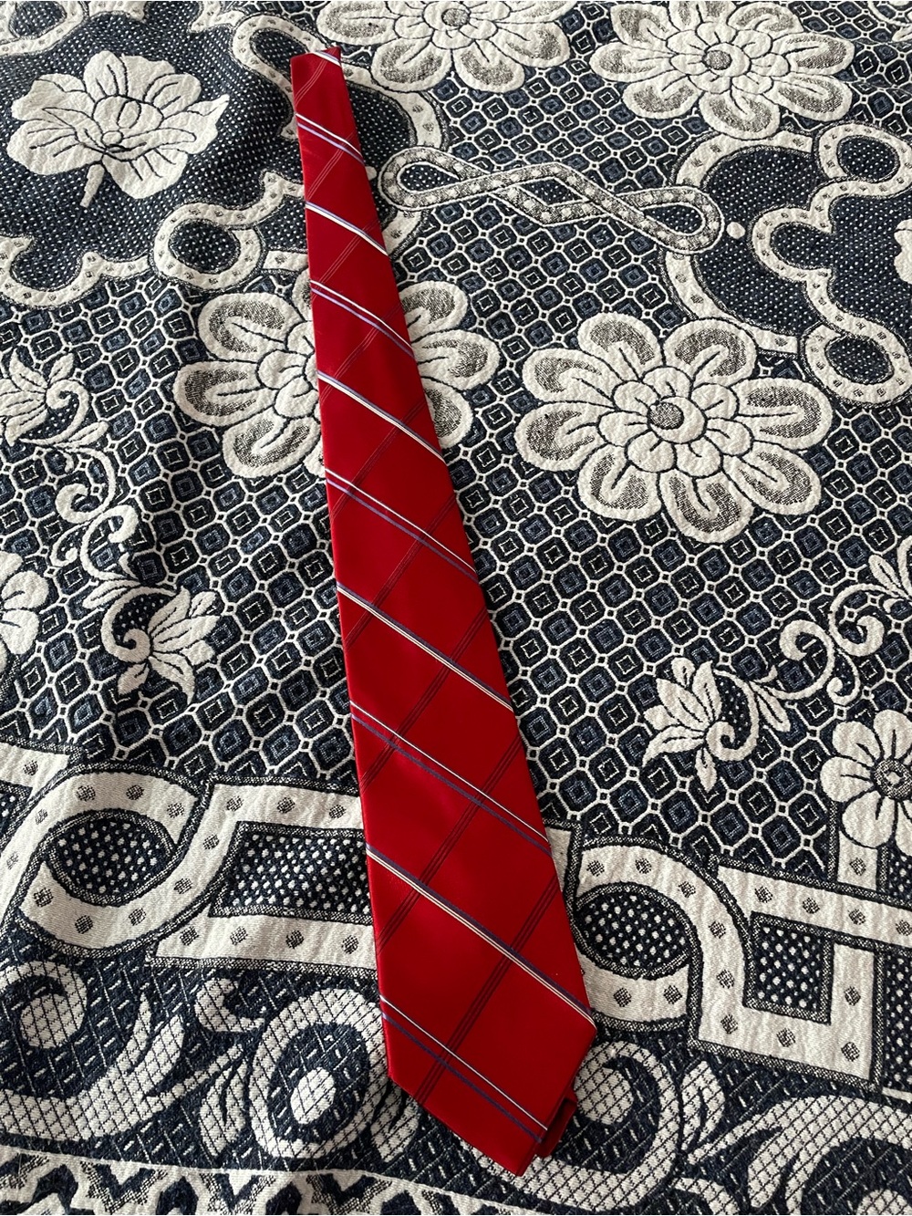 Arrow red plaid tie 100% silk